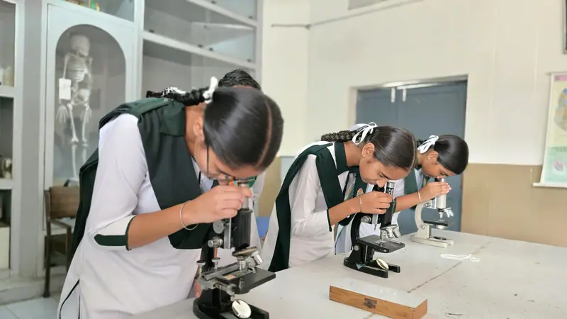 Students carrying out an experiment in the chemistry lab